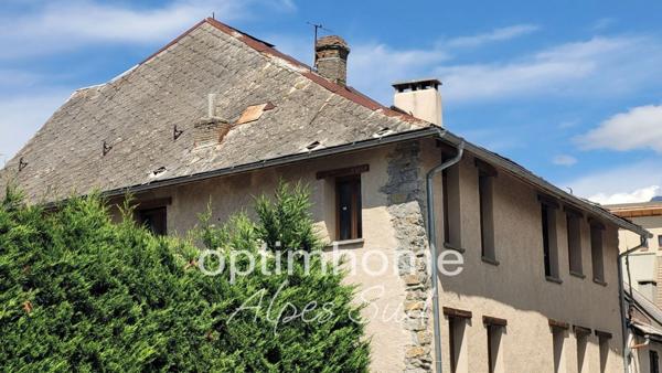 Maison à rénover entièrement CROTS (05)