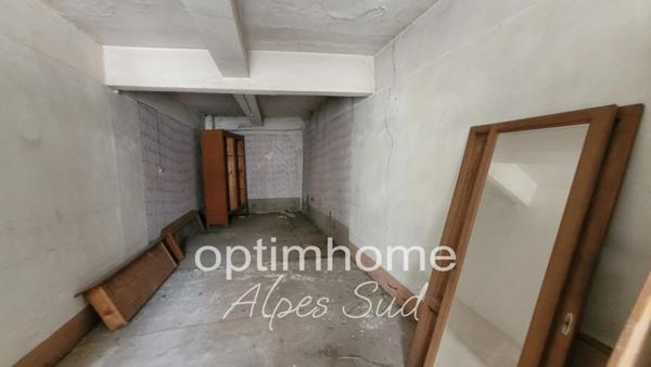 Maison à rénover entièrement CROTS (05)