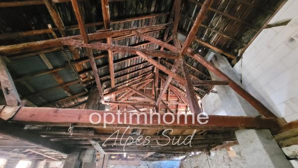 Maison à rénover entièrement CROTS (05)