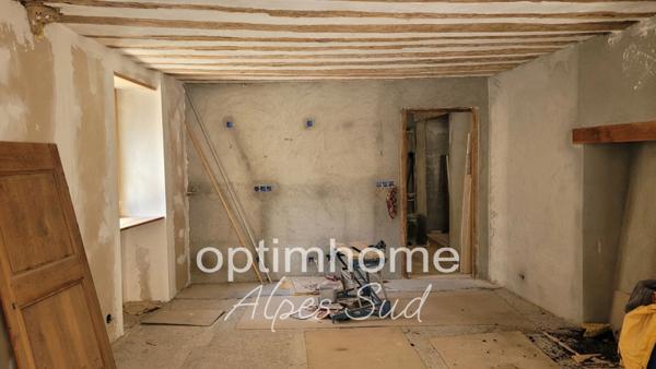 Maison à rénover entièrement CROTS (05)