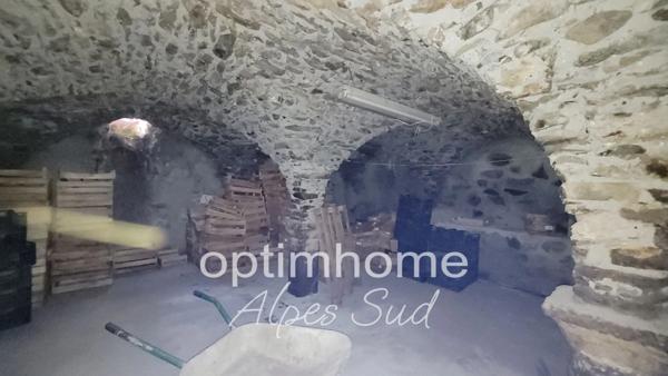 Maison à rénover entièrement CROTS (05)