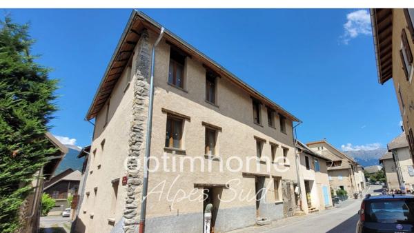 Maison à rénover entièrement CROTS (05)