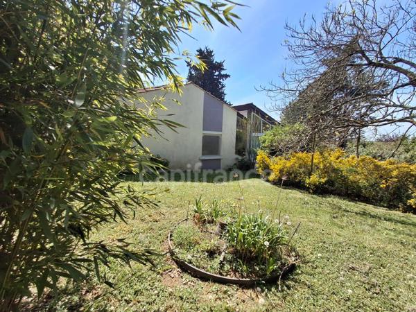 Maison de 144m2 - 3 chambres - véranda - piscine - jardin - garage à TOMBEBOEUF (47)