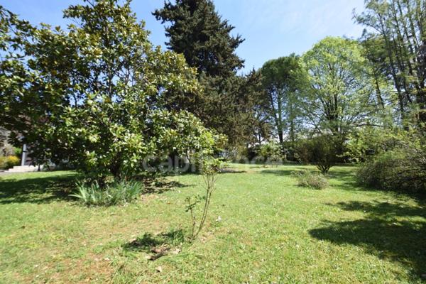 Maison de 144m2 - 3 chambres - véranda - piscine - jardin - garage à TOMBEBOEUF (47)