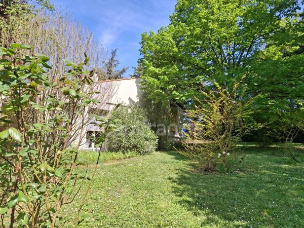 Maison de 144m2 - 3 chambres - véranda - piscine - jardin - garage à TOMBEBOEUF (47)