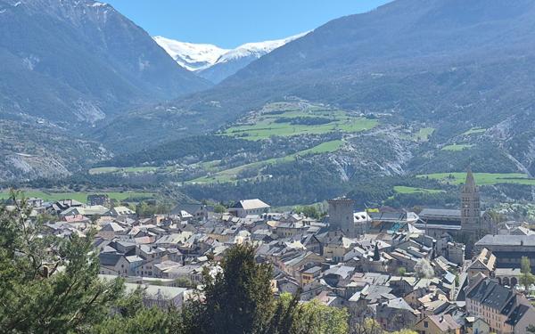 Maison à vendre    6 pièces • 196 m2 Embrun