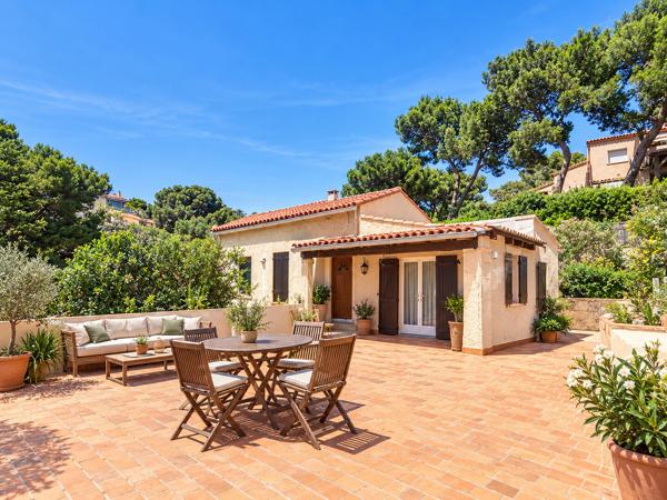 RARE, Madrague de Gignac, maison avec vue et accès mer à pied.