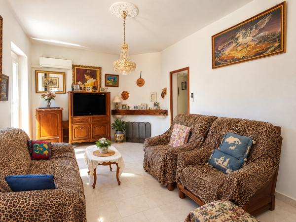 RARE, Madrague de Gignac, maison avec vue et accès mer à pied.