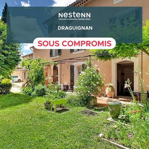 A VENDRE à DRAGUIGNAN Élégante bâtisse de caractère du XIXème siècle avec piscine et jardin au coeur de la ville