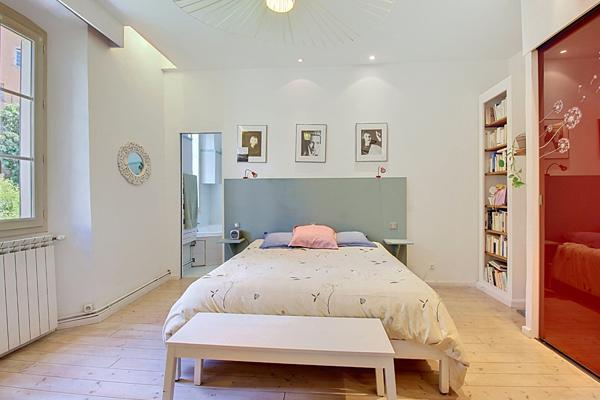 A VENDRE à DRAGUIGNAN Élégante bâtisse de caractère du XIXème siècle avec piscine et jardin au coeur de la ville