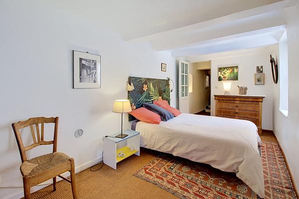 A VENDRE à DRAGUIGNAN Élégante bâtisse de caractère du XIXème siècle avec piscine et jardin au coeur de la ville