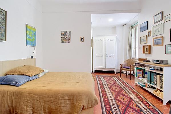 A VENDRE à DRAGUIGNAN Élégante bâtisse de caractère du XIXème siècle avec piscine et jardin au coeur de la ville