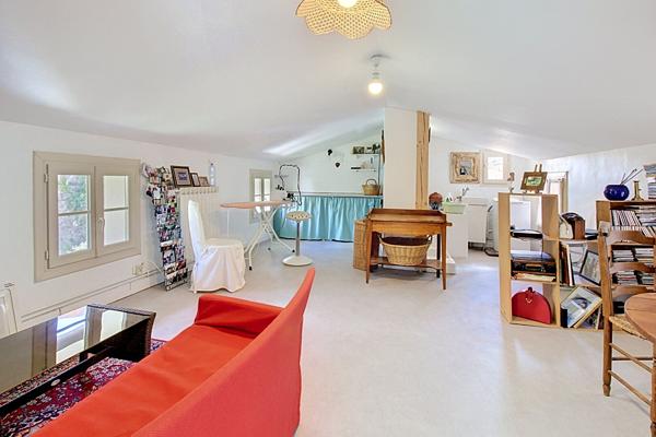 A VENDRE à DRAGUIGNAN Élégante bâtisse de caractère du XIXème siècle avec piscine et jardin au coeur de la ville
