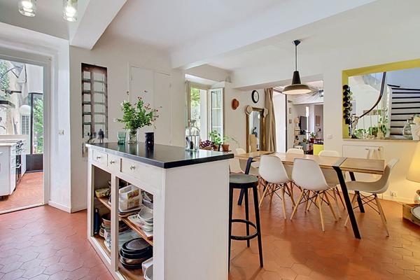 A VENDRE à DRAGUIGNAN Élégante bâtisse de caractère du XIXème siècle avec piscine et jardin au coeur de la ville