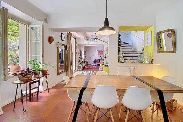 A VENDRE à DRAGUIGNAN Élégante bâtisse de caractère du XIXème siècle avec piscine et jardin au coeur de la ville