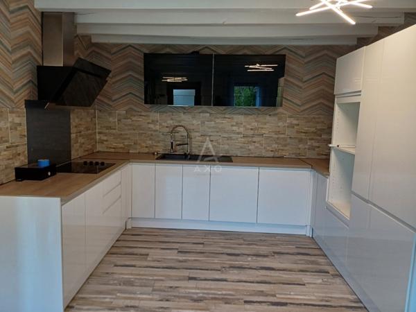 Maison 166 m² avec bureau de 35 m² et grand local de 270 m² Centre St Etienne du Rouvray .Idéal pour Artisan ou Collectionneur de voitures