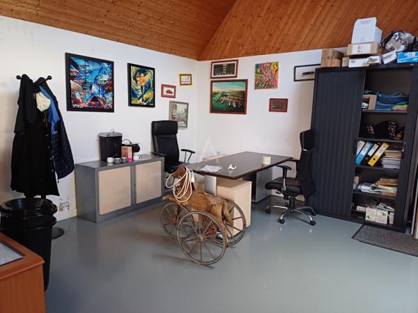 Maison 166 m² avec bureau de 35 m² et grand local de 270 m² Centre St Etienne du Rouvray .Idéal pour Artisan ou Collectionneur de voitures