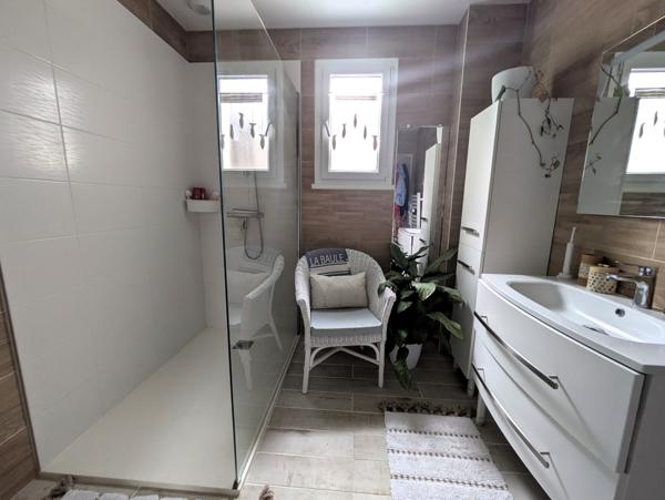 44410 Saint-Lyphard : Maison rénovée, 4 chambres, et vie de plain-pied au calme