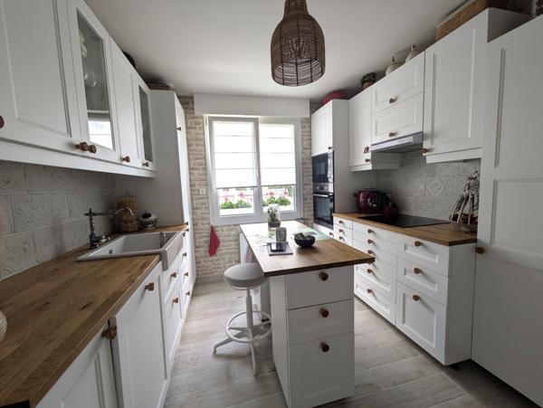 44410 Saint-Lyphard : Maison rénovée, 4 chambres, et vie de plain-pied au calme