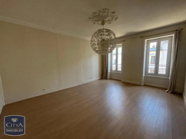 Appartement à louer 5 pièces 166.43m²