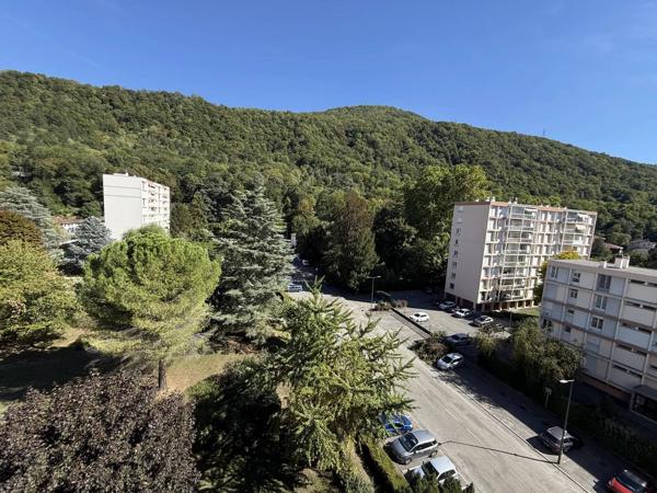 SAINT-MARTIN-D’HÈRES – T4 TRAVERSANT, LUMINEUX ET VUE DÉGAGÉE