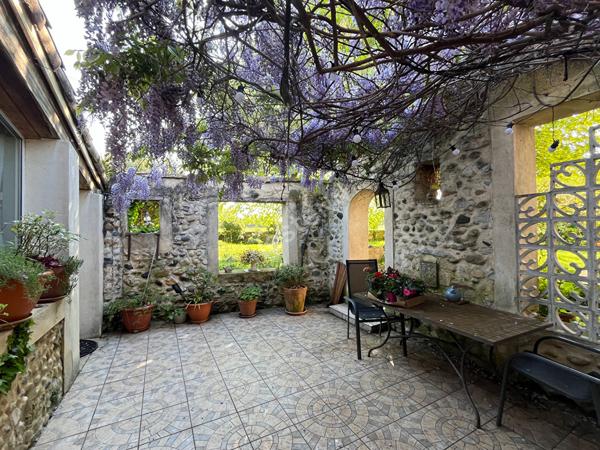 Loriol-sur-Drôme ? Maison de caractère en pierre avec piscine