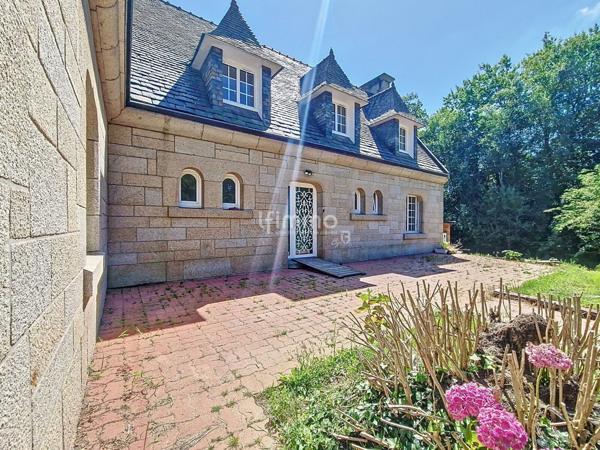 Maison de 235 m² à Cast 29150