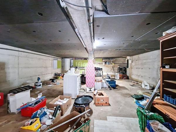 Maison de 235 m² à Cast 29150