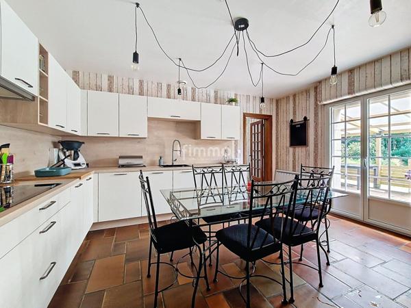 Maison de 235 m² à Cast 29150