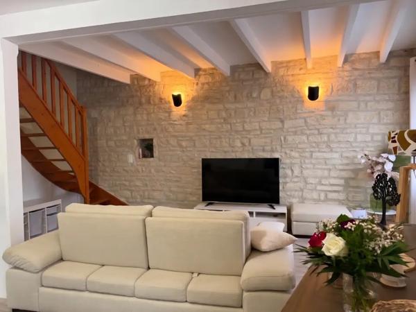 Plein centre de Mansle Charmante maison rénovée avec jardi