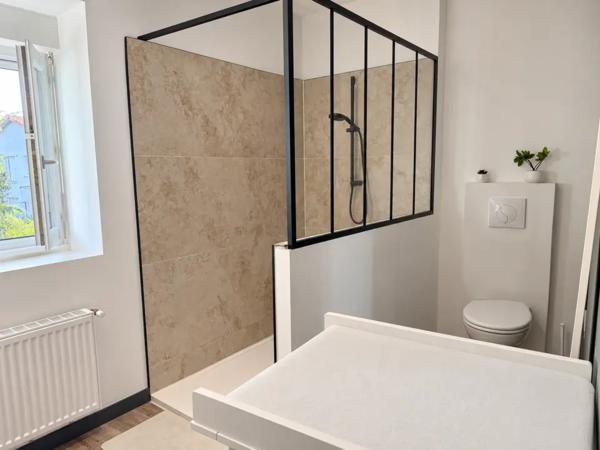 Plein centre de Mansle Charmante maison rénovée avec jardi