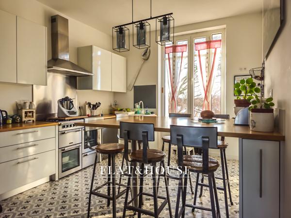 MAISON DE MAÎTRE|174 m² |5ch | garage triple 85m²| terrain 1200m²|combles aménageables