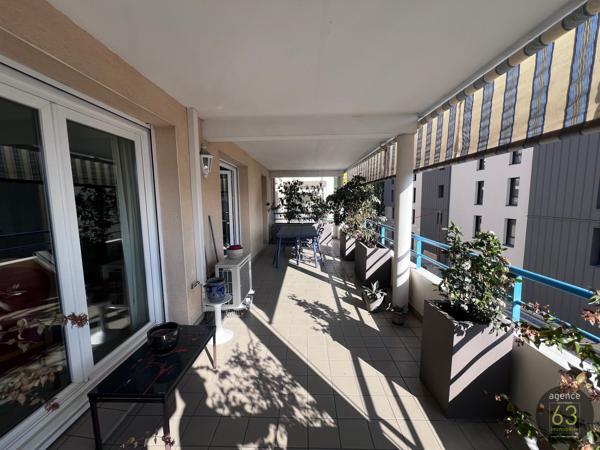 Beau et lumineux T4 de 99 m2, ascenseur, 38 m2 de terrasses, garage de 18 m2, copropriété de standing