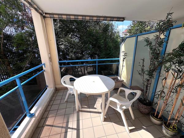 Beau et lumineux T4 de 99 m2, ascenseur, 38 m2 de terrasses, garage de 18 m2, copropriété de standing