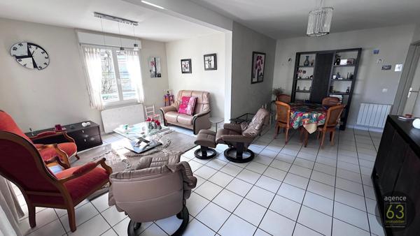Beau et lumineux T4 de 99 m2, ascenseur, 38 m2 de terrasses, garage de 18 m2, copropriété de standing