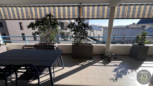 Beau et lumineux T4 de 99 m2, ascenseur, 38 m2 de terrasses, garage de 18 m2, copropriété de standing