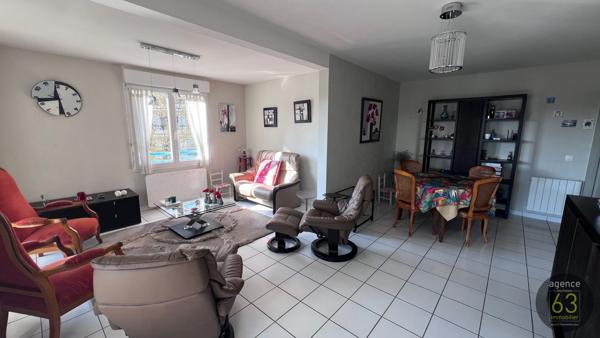 Beau et lumineux T4 de 99 m2, ascenseur, 38 m2 de terrasses, garage de 18 m2, copropriété de standing