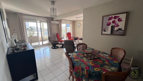 Beau et lumineux T4 de 99 m2, ascenseur, 38 m2 de terrasses, garage de 18 m2, copropriété de standing