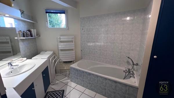 Beau et lumineux T4 de 99 m2, ascenseur, 38 m2 de terrasses, garage de 18 m2, copropriété de standing