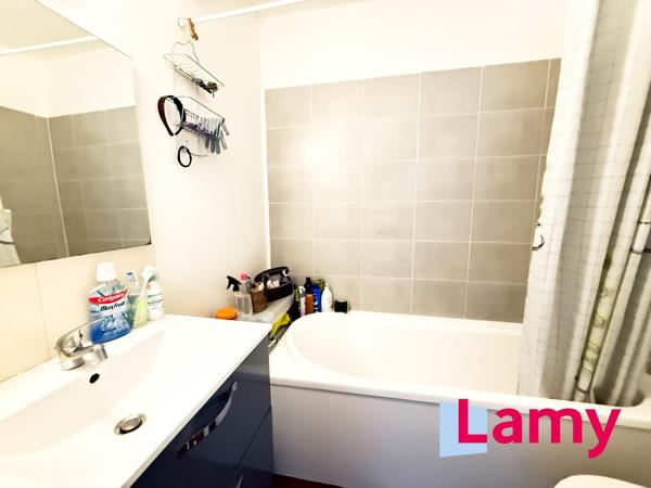 Appartement + cave + stationnement extérieur