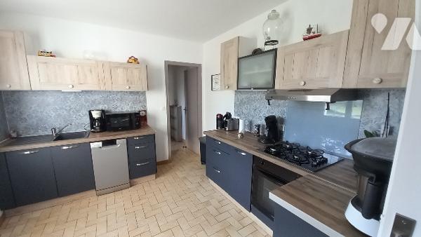 Ancienne maison en pierre entièrement rénovée.