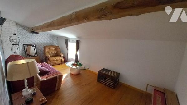 Ancienne maison en pierre entièrement rénovée.