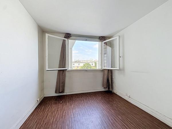 Cours de Vincennes. 3 pièces traversant avec balcon. - PARIS