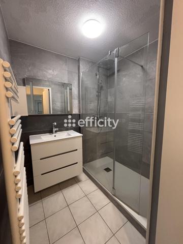 Appartement
         2 pièces
        - 45 m² Exclusivité 220 000 € *