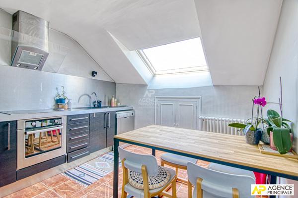 Versailles Notre-Dame Appartement 4 pièces 85m² au sol situé au dernier étage 560 000 € ** - Référence 26750