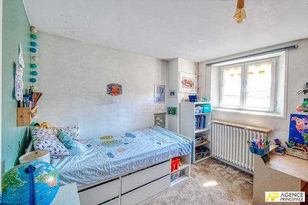 Versailles Notre-Dame Appartement 4 pièces 85m² au sol situé au dernier étage 560 000 € ** - Référence 26750