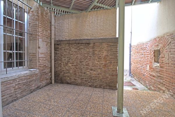 AGEN CENTRE HISTORIQUE - Immeuble de 315 m² avec cave, cour et terrasses.