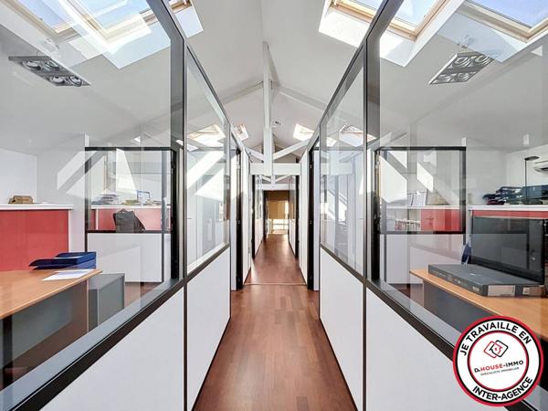 Bureau à louer 11 pièces de 305 m²