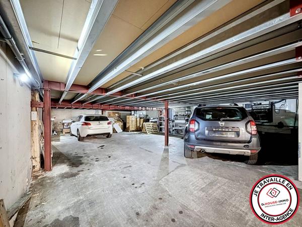 Bureau à louer 11 pièces de 305 m²