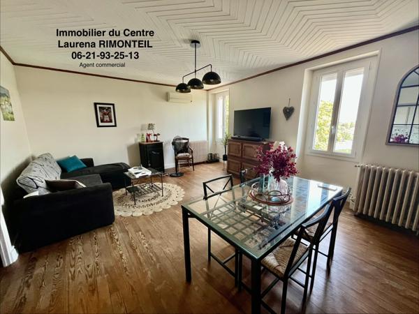 LA REOLE - Maison de ville avec logement indépendant, 2 garages Maison avec vue Garonne, grands garages et logement indépendant attenant
